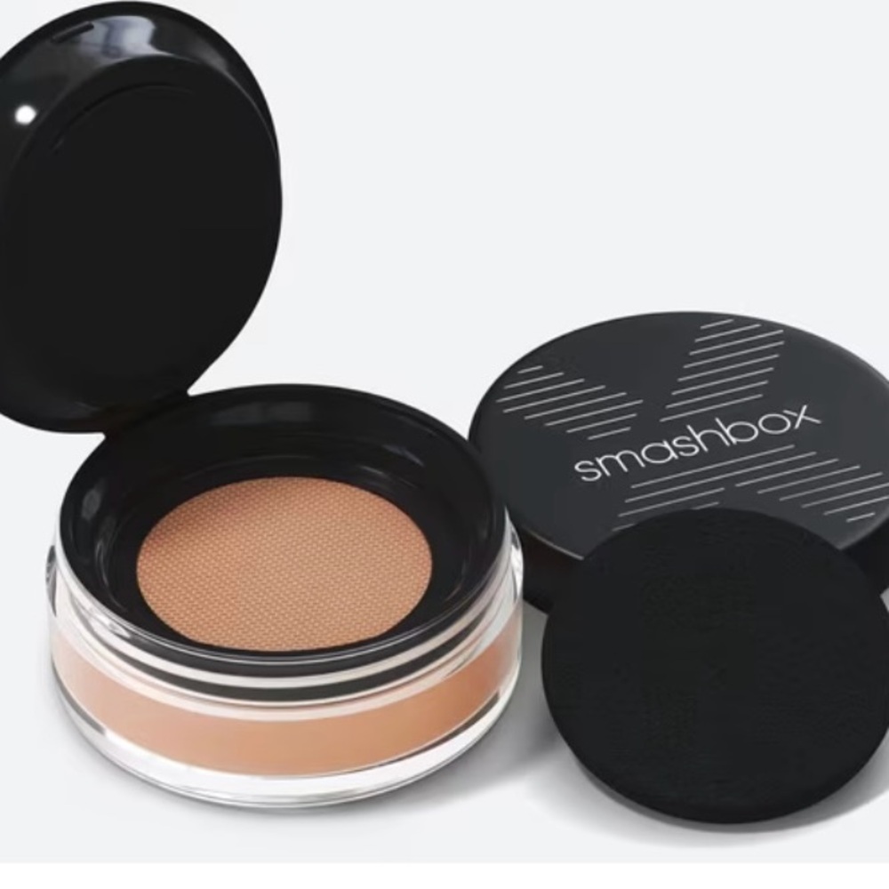Smashbox Skin Balancing Setting Powder in Translucent Medium - Picture 5 of 6